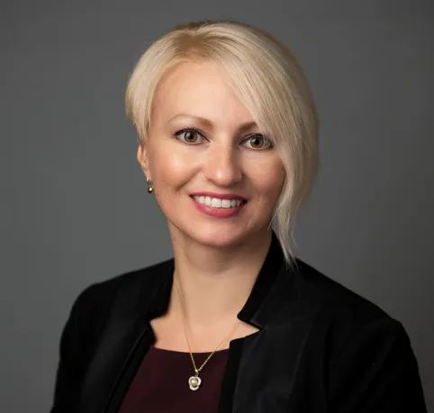 Dr. Anna de la Fuente, DMD